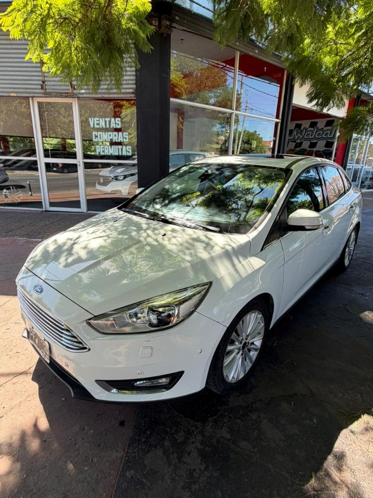 Ford Focus SE — foto 9